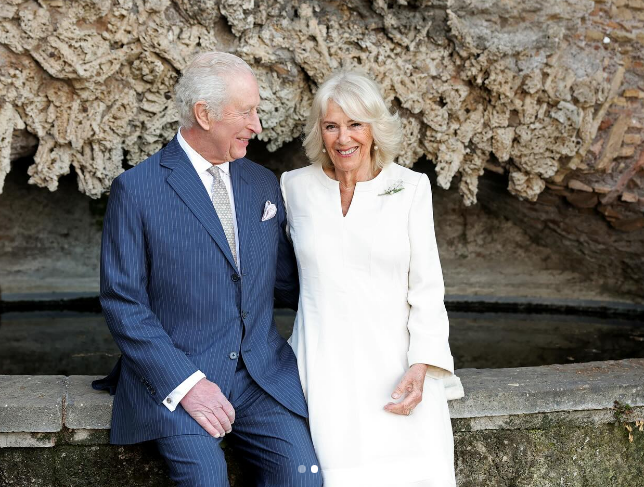 Король Чарльз III і королева Камілла представили різдвяну листівку